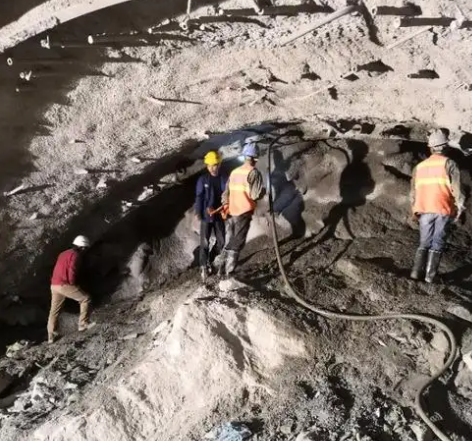 海尾镇拱顶带模注浆料的施工流程及注意事项
